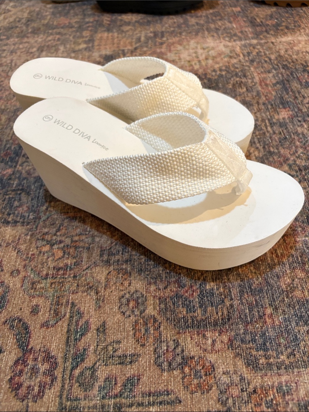 Wild Diva white Wedge Flip Flop Sandals size 9